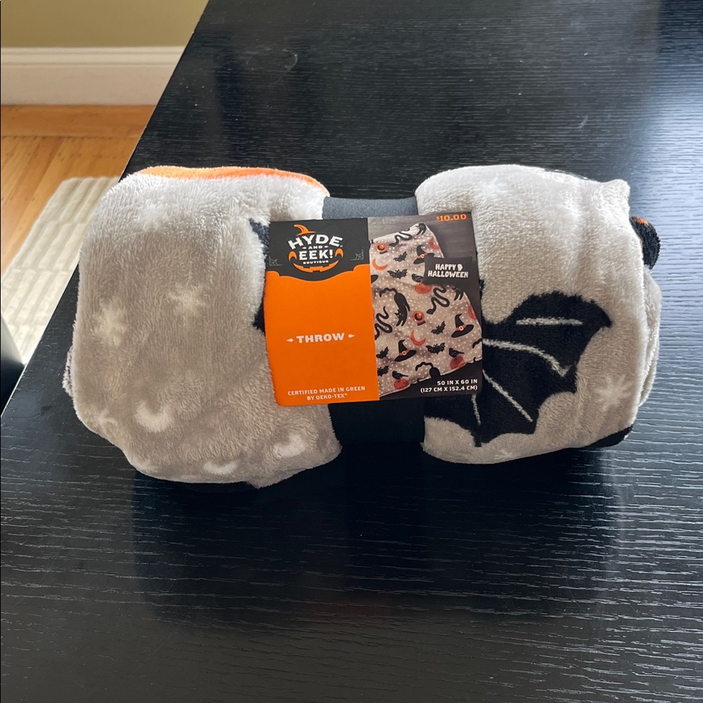 Hyde and Eek Boutique Gray Plush Halloween Throw Blanket 50x60, NEW with Tag